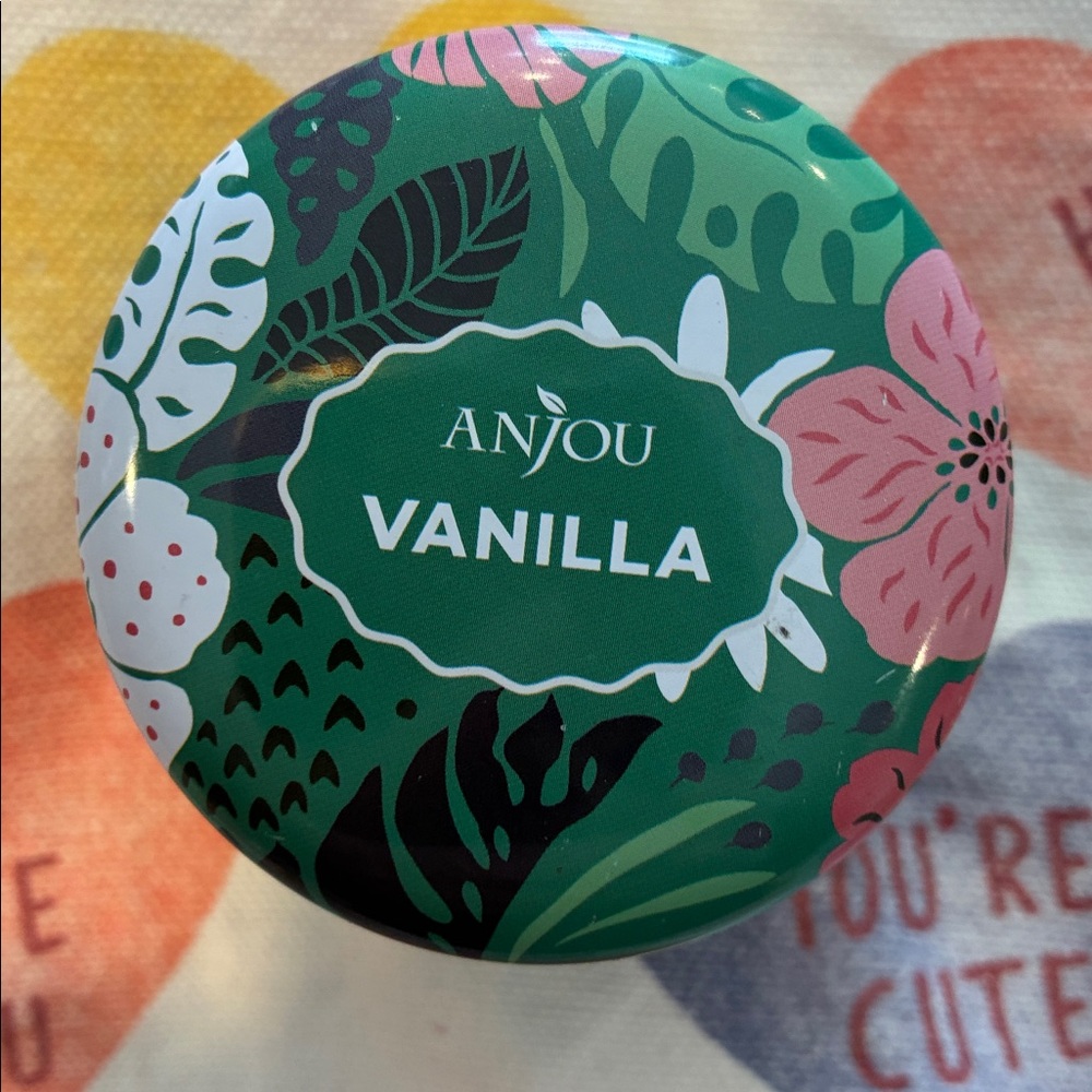 ANJOU VANILLA SCENTED CANDLE BRAND NEW - Picture 2 of 7